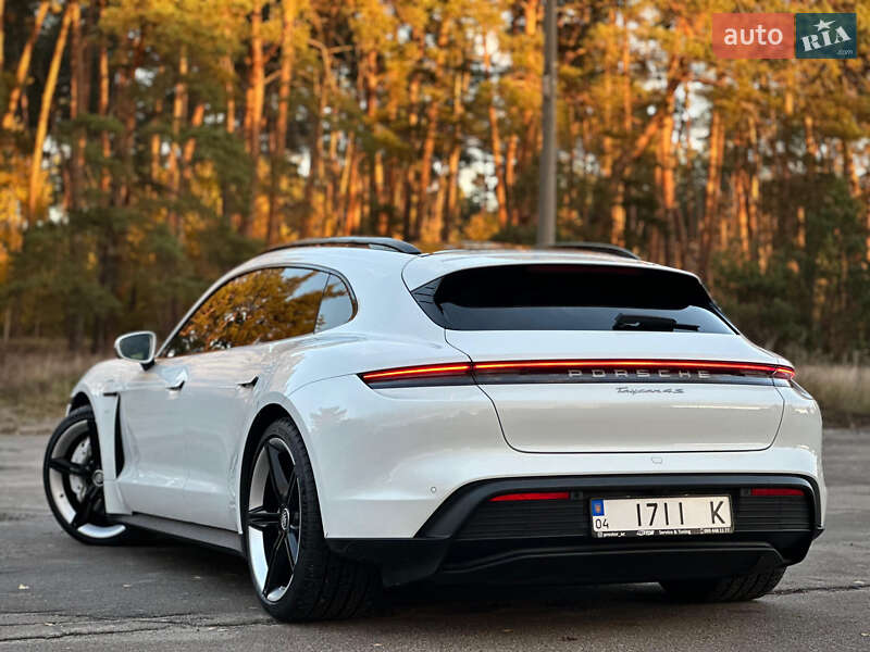 Седан Porsche Taycan 2023 в Киеве фото 40 Седан Porsche Taycan 2023 в Киеве