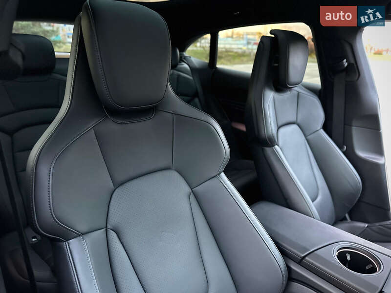 Седан Porsche Taycan 2023 в Киеве фото 57 Седан Porsche Taycan 2023 в Киеве