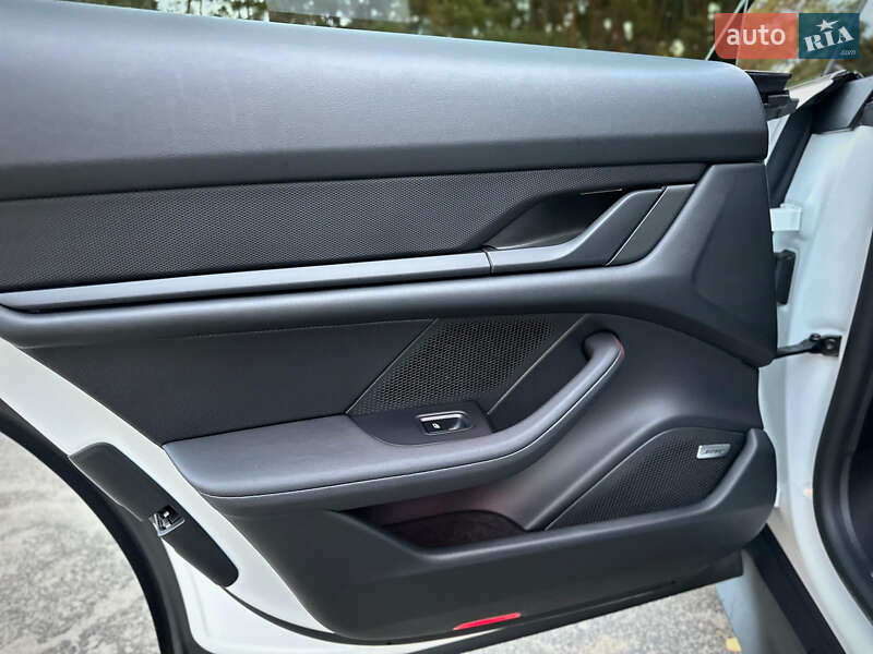 Седан Porsche Taycan 2023 в Киеве фото 67 Седан Porsche Taycan 2023 в Киеве
