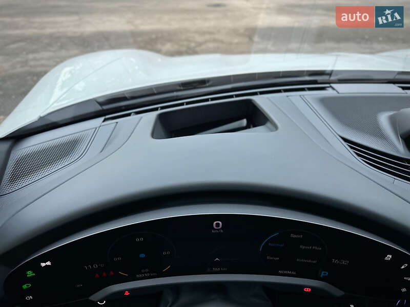 Седан Porsche Taycan 2023 в Киеве фото 91 Седан Porsche Taycan 2023 в Киеве