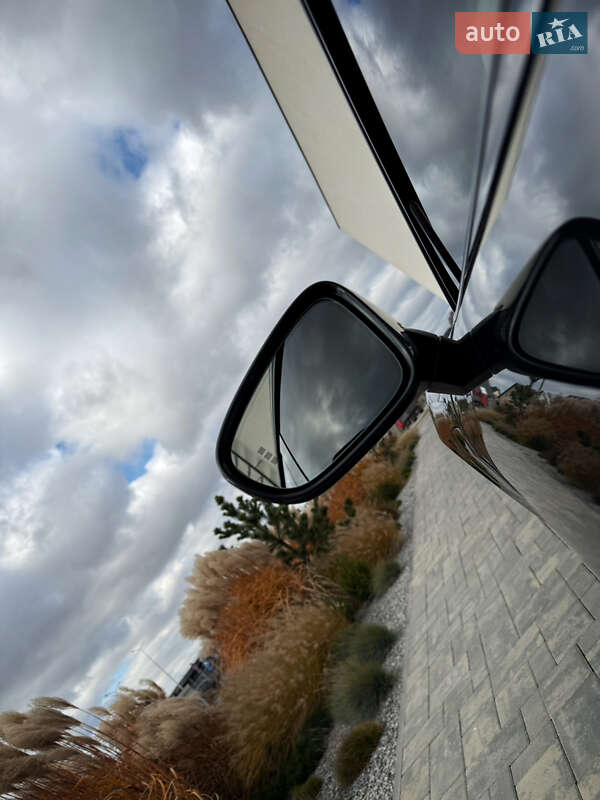 Седан Porsche Taycan 2022 в Луцке