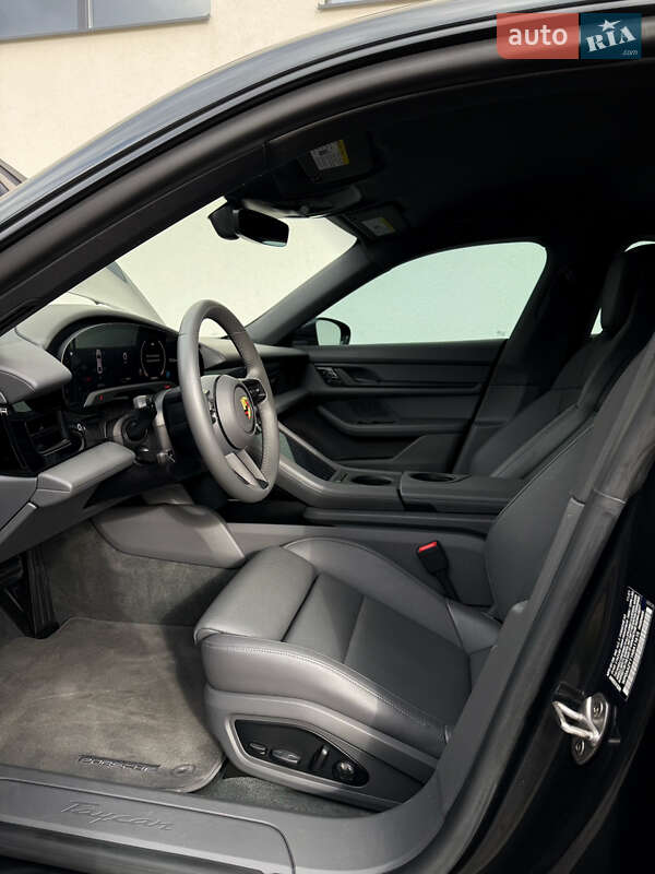 Седан Porsche Taycan 2022 в Луцке