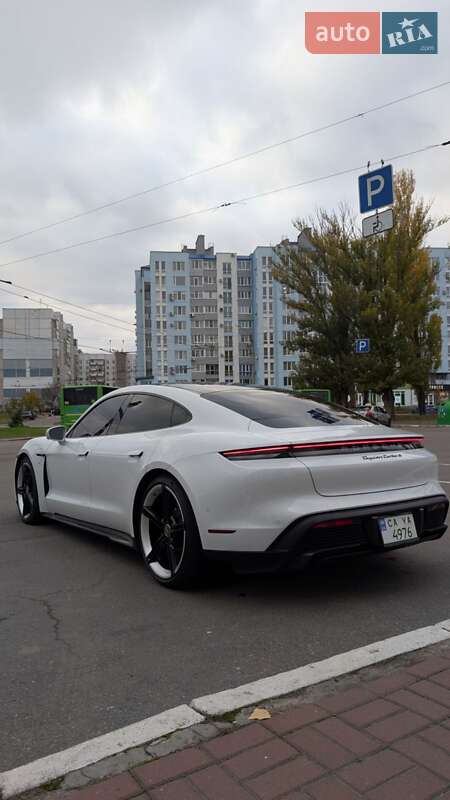 Седан Porsche Taycan 2020 в Киеве