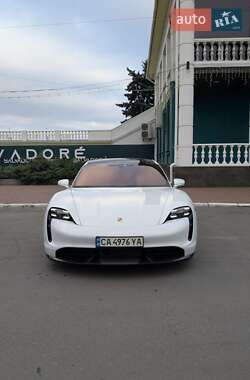 Седан Porsche Taycan 2020 в Киеве
