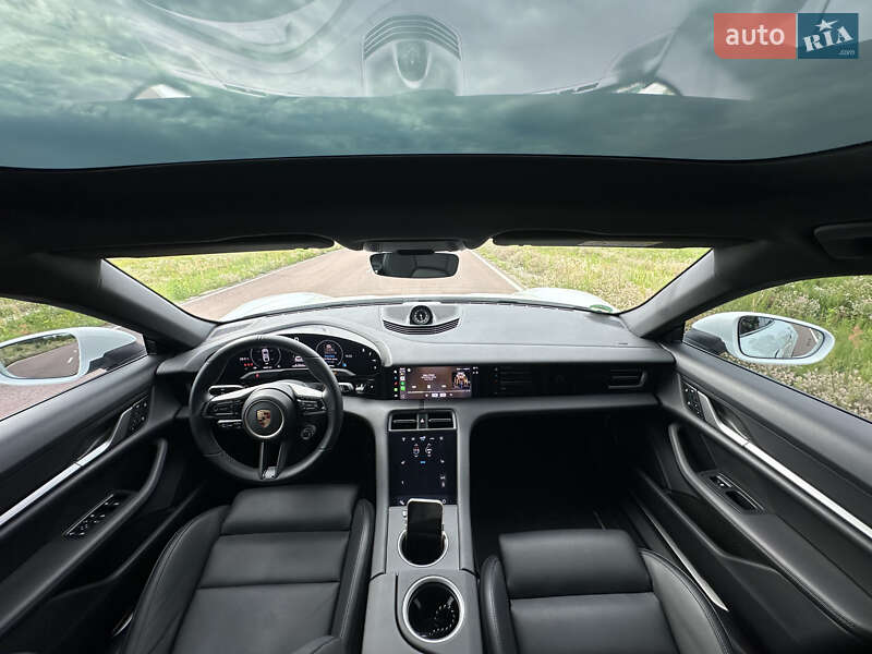 Седан Porsche Taycan 2025 в Киеве