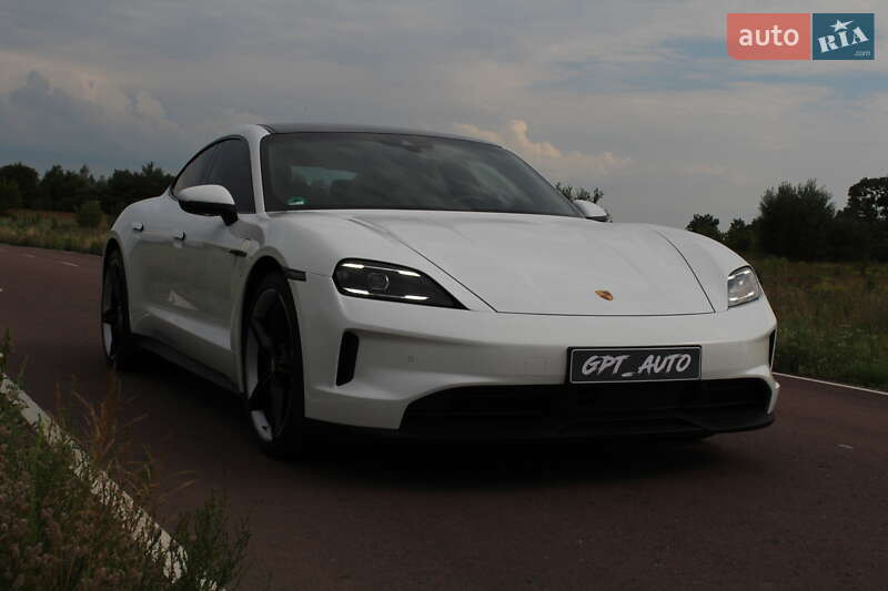 Седан Porsche Taycan 2025 в Киеве