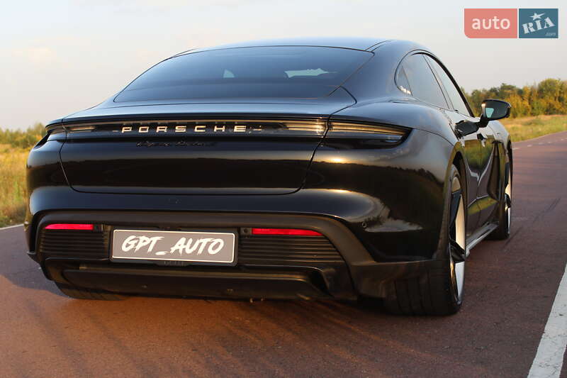 Седан Porsche Taycan 2021 в Києві