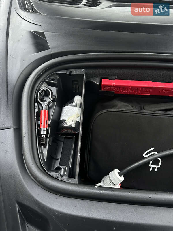 Седан Porsche Taycan 2021 в Тернополе фото 12 Седан Porsche Taycan 2021 в Тернополе