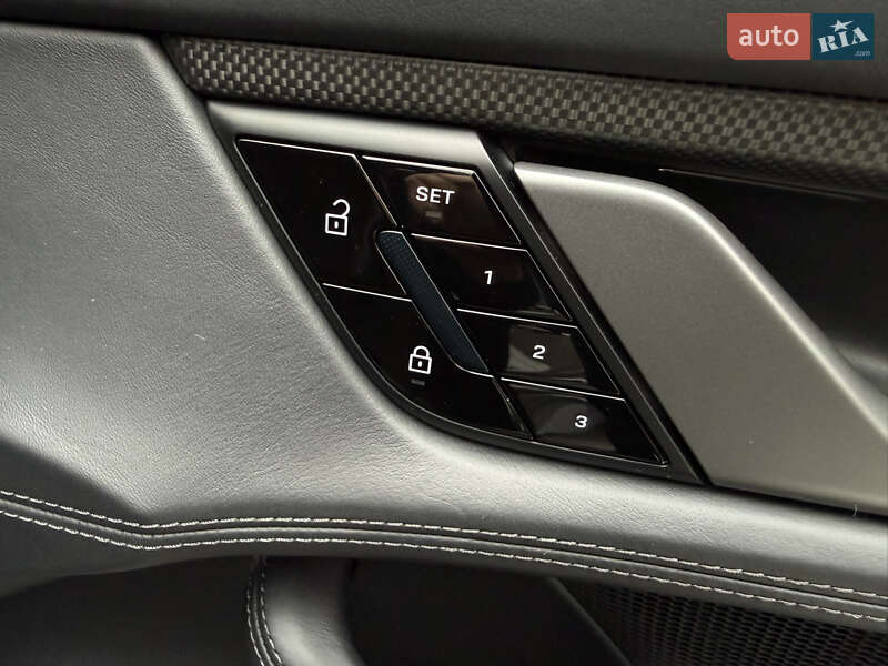 Седан Porsche Taycan 2019 в Киеве фото 31 Седан Porsche Taycan 2019 в Киеве