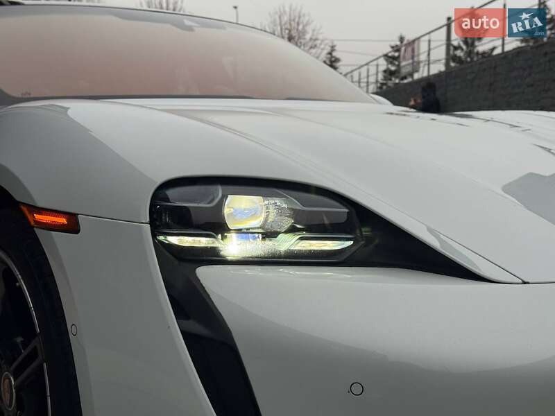 Седан Porsche Taycan 2020 в Луцке