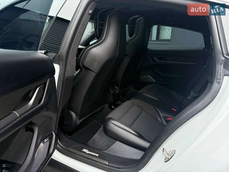 Седан Porsche Taycan 2020 в Луцке