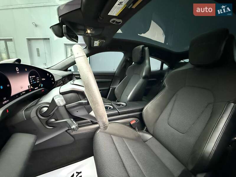 Седан Porsche Taycan 2020 в Луцке