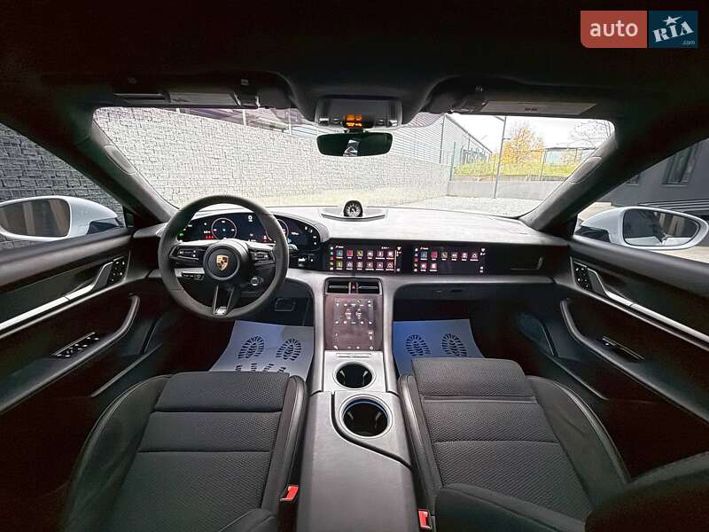 Седан Porsche Taycan 2020 в Луцке
