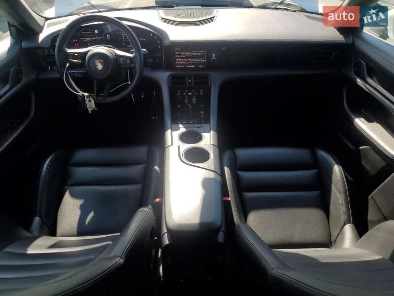 Седан Porsche Taycan 2020 в Киеве