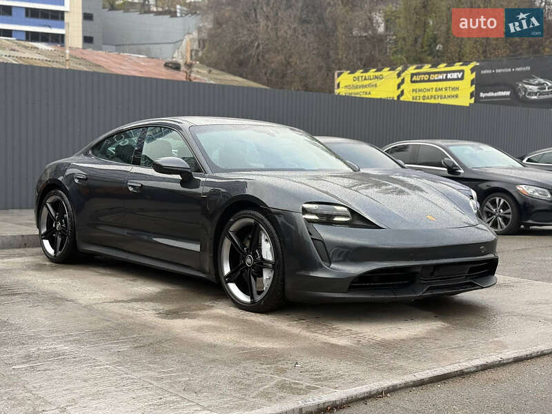Седан Porsche Taycan 2020 в Києві