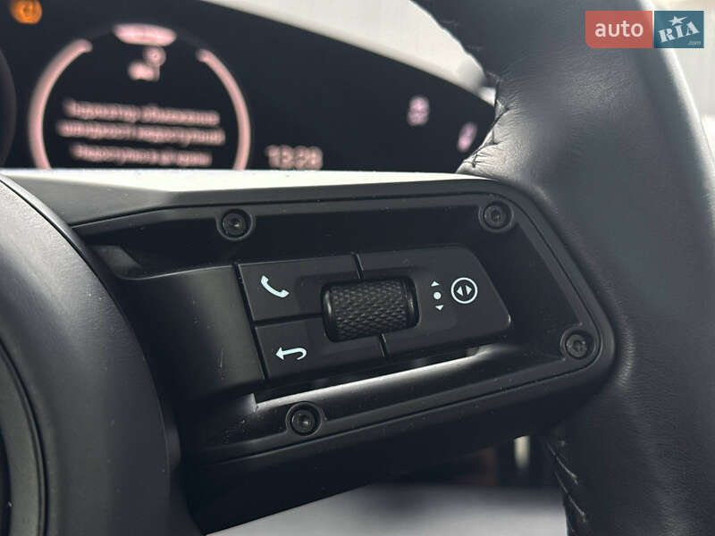 Седан Porsche Taycan 2020 в Києві