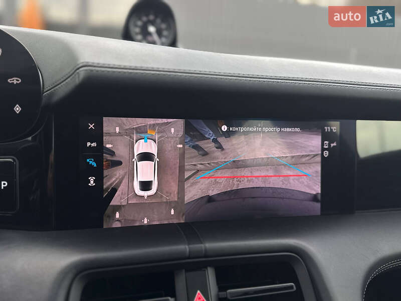 Седан Porsche Taycan 2020 в Києві