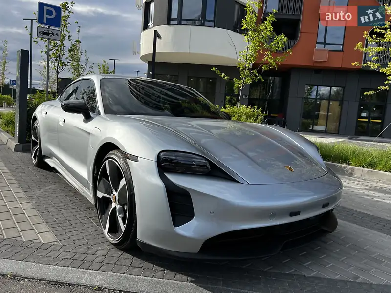 Porsche Taycan 2022