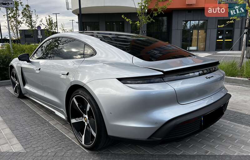 Седан Porsche Taycan 2022 в Киеве
