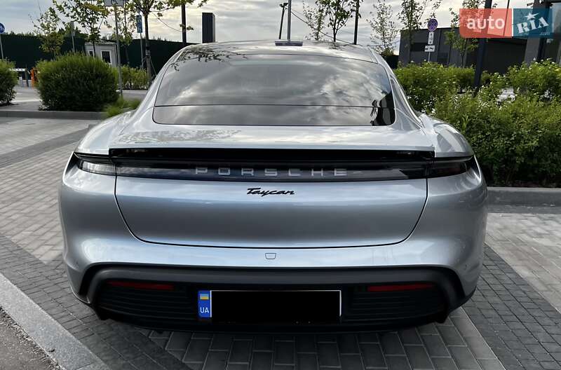 Седан Porsche Taycan 2022 в Киеве