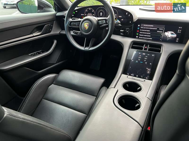 Седан Porsche Taycan 2022 в Киеве