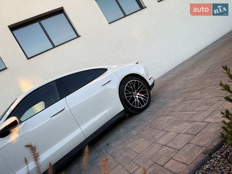 Седан Porsche Taycan 2020 в Луцьку