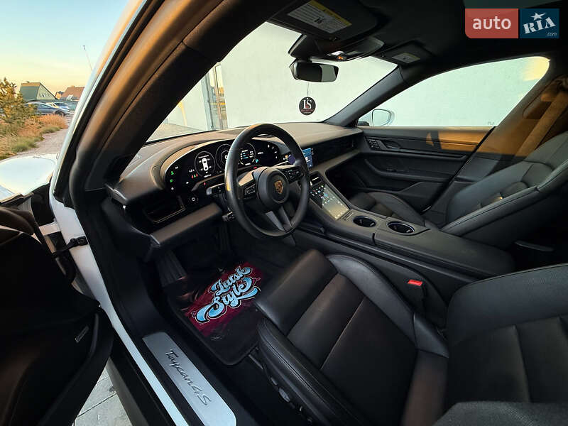 Седан Porsche Taycan 2020 в Луцьку