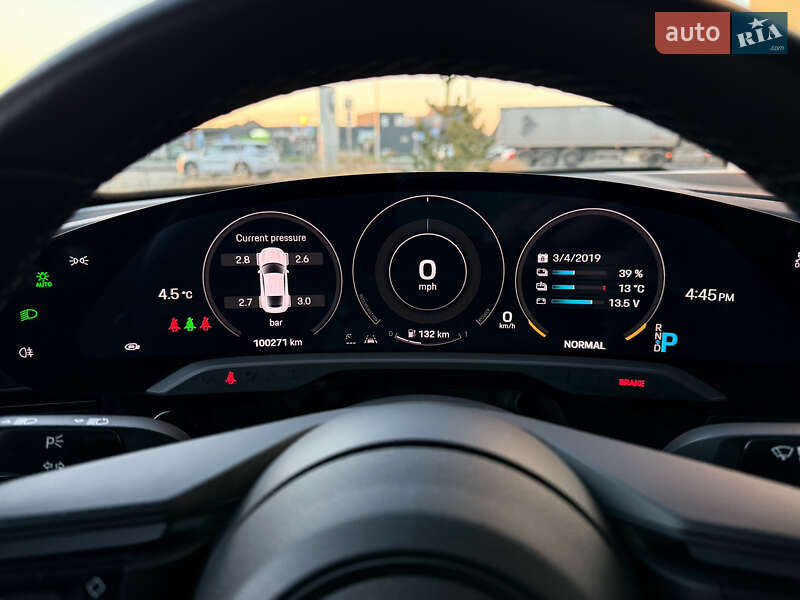 Седан Porsche Taycan 2020 в Луцьку