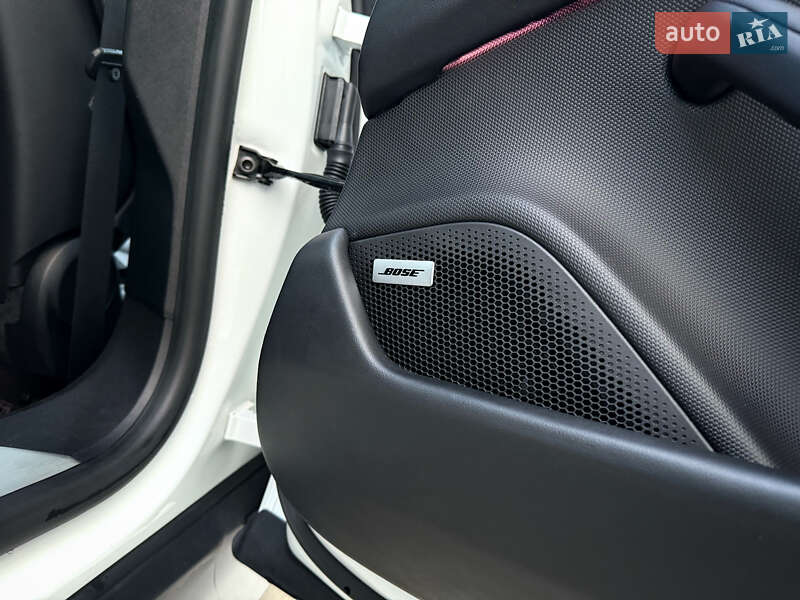 Седан Porsche Taycan 2020 в Луцьку