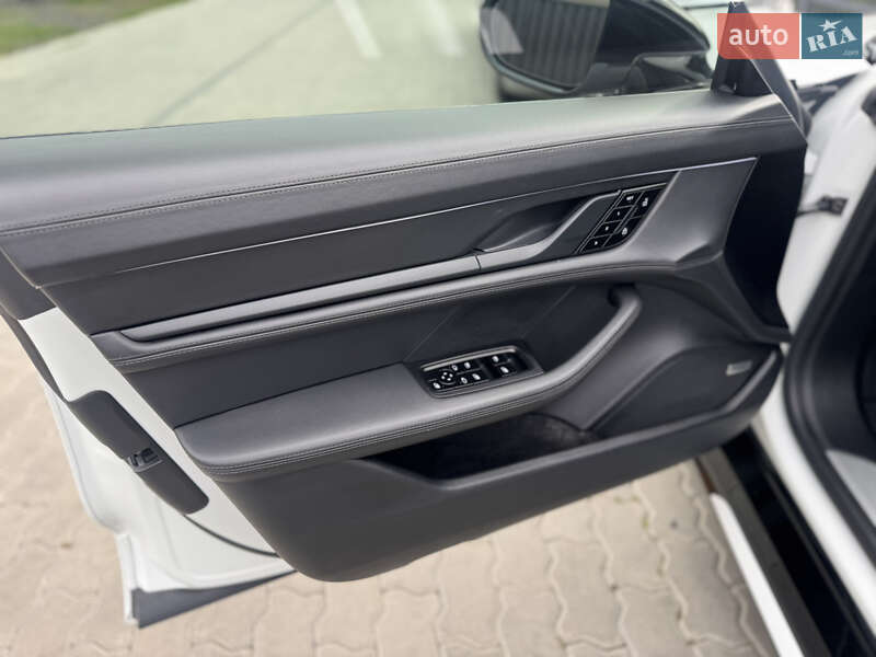 Седан Porsche Taycan 2020 в Луцьку