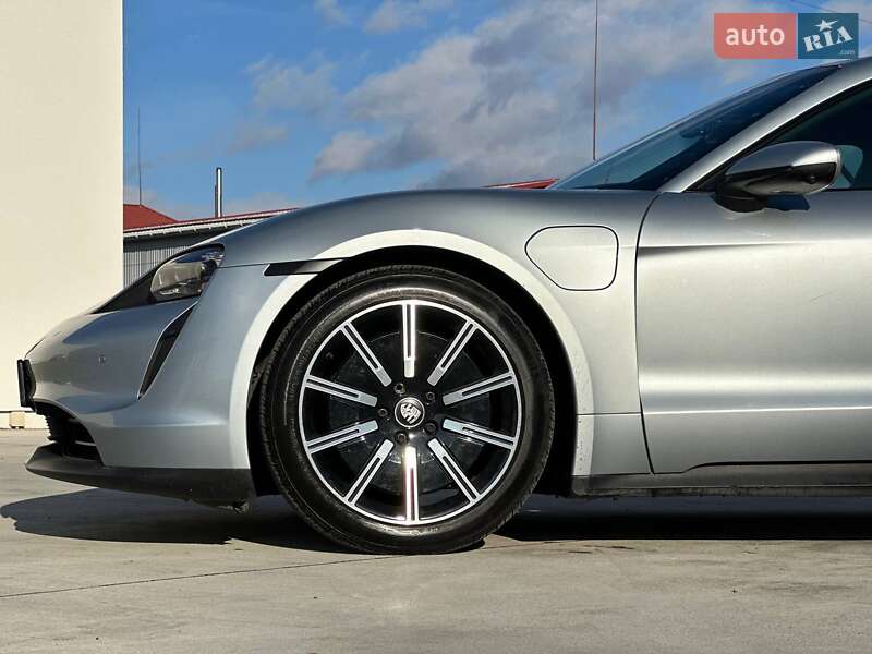 Седан Porsche Taycan 2021 в Луцке