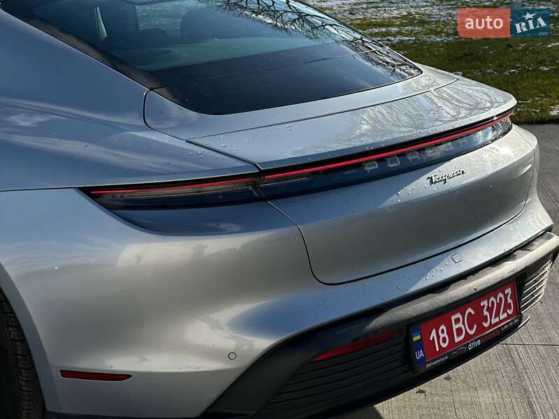 Седан Porsche Taycan 2021 в Луцке