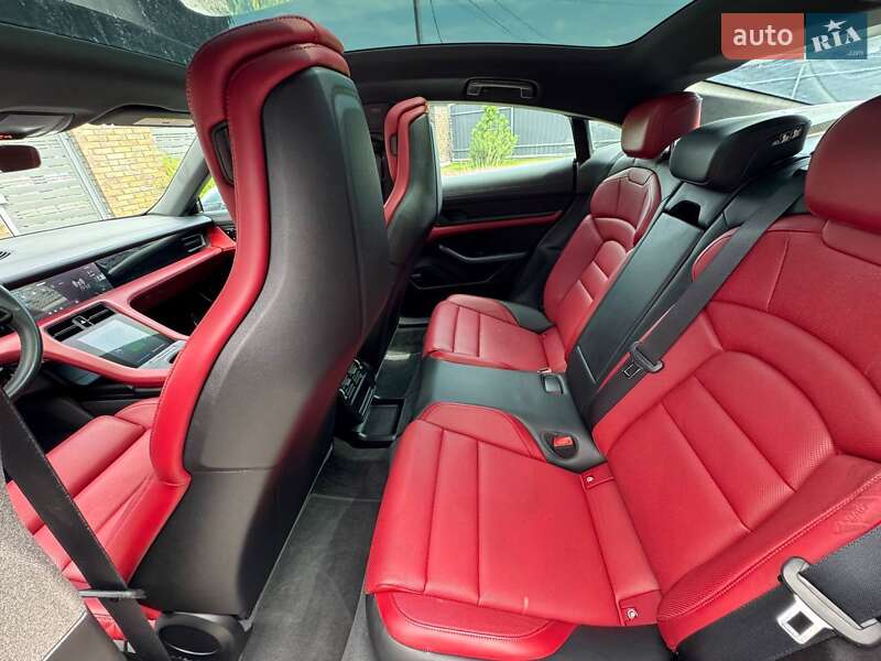 Седан Porsche Taycan 2021 в Луцке