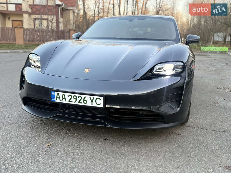 Седан Porsche Taycan 2022 в Киеве