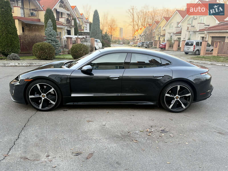 Седан Porsche Taycan 2022 в Киеве