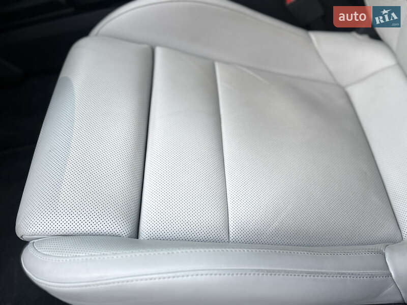 Седан Porsche Taycan 2022 в Киеве