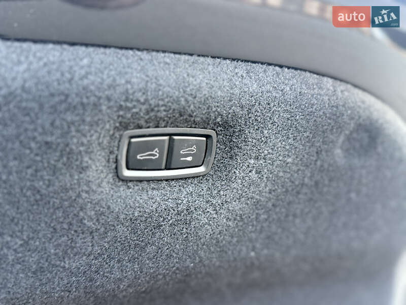 Седан Porsche Taycan 2022 в Киеве