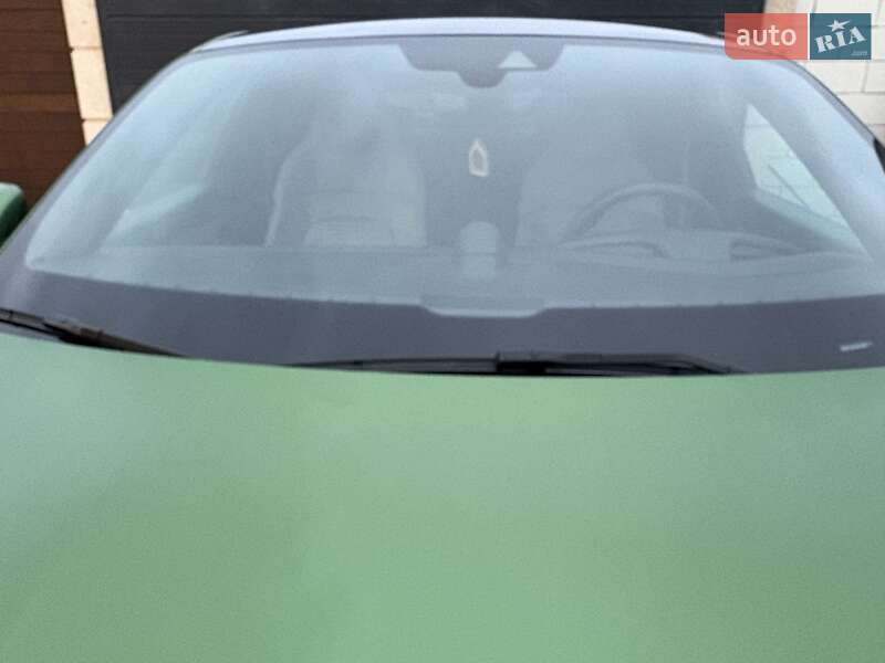 Седан Porsche Taycan 2020 в Одесі