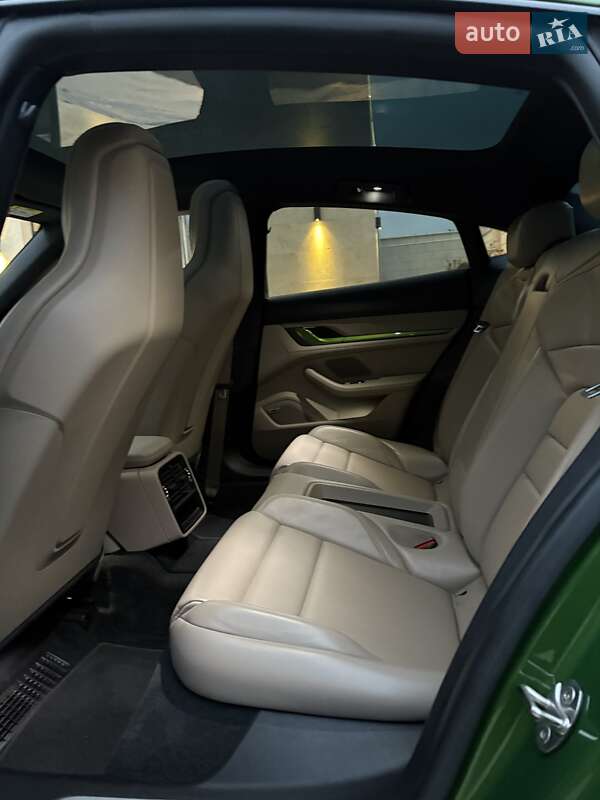 Седан Porsche Taycan 2020 в Одесі