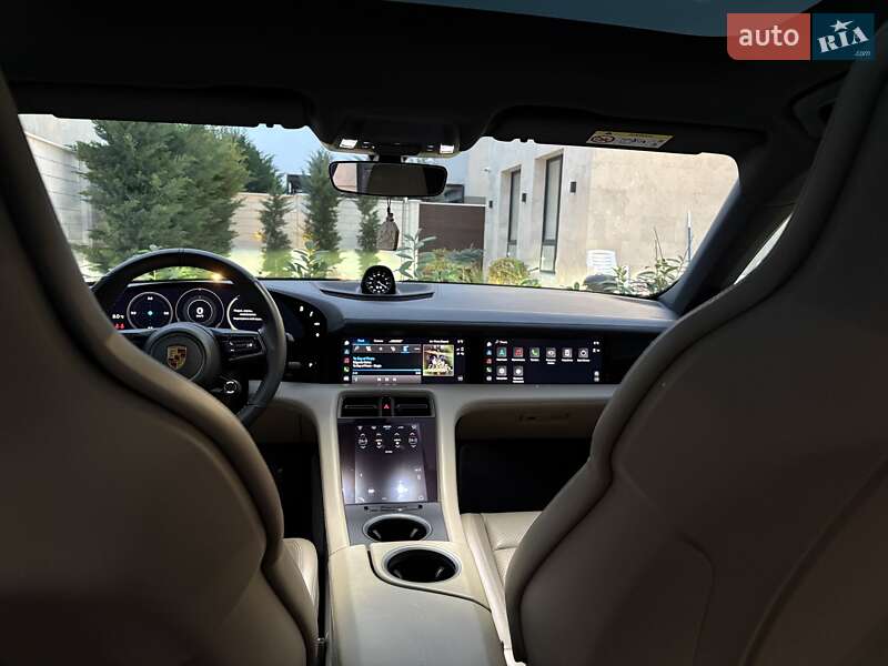 Седан Porsche Taycan 2020 в Одесі