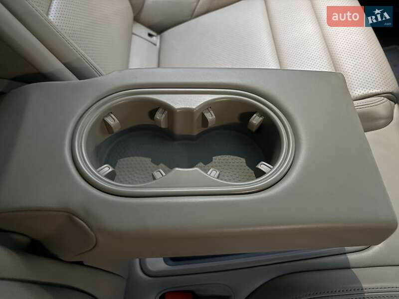 Седан Porsche Taycan 2020 в Одесі