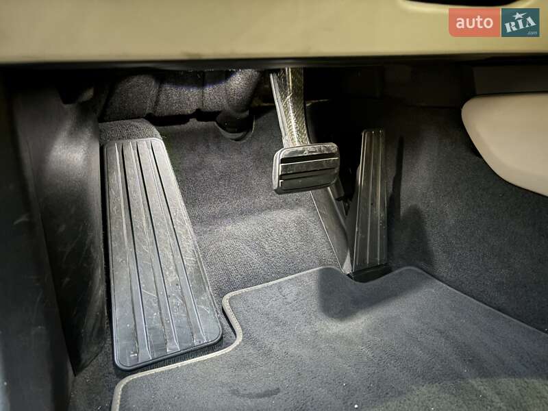 Седан Porsche Taycan 2020 в Одесі