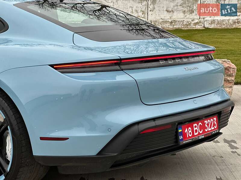 Седан Porsche Taycan 2022 в Луцьку