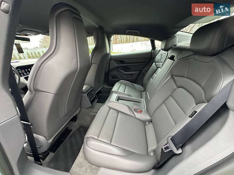 Седан Porsche Taycan 2022 в Луцьку