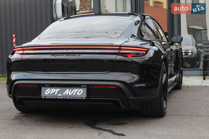 Седан Porsche Taycan 2021 в Киеве