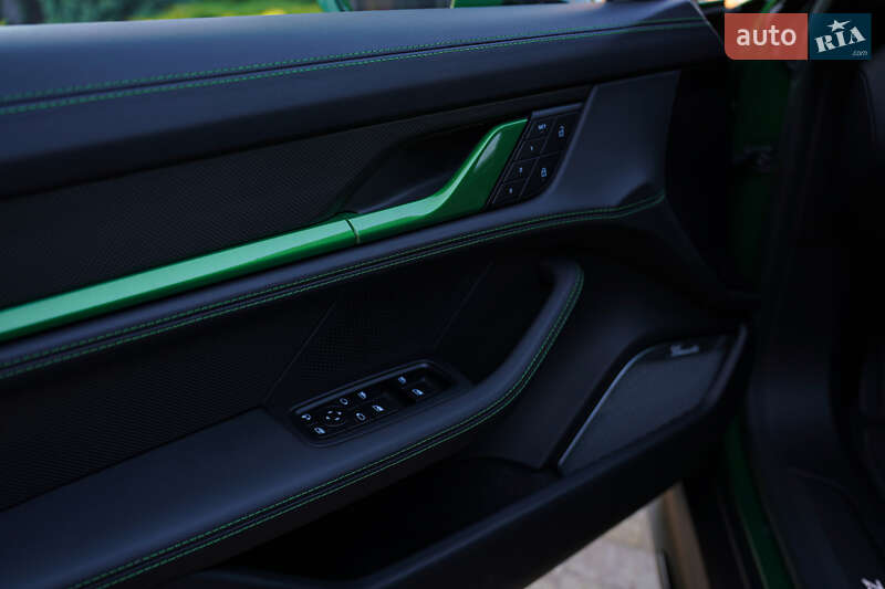 Седан Porsche Taycan 2022 в Киеве фото 24 Седан Porsche Taycan 2022 в Киеве