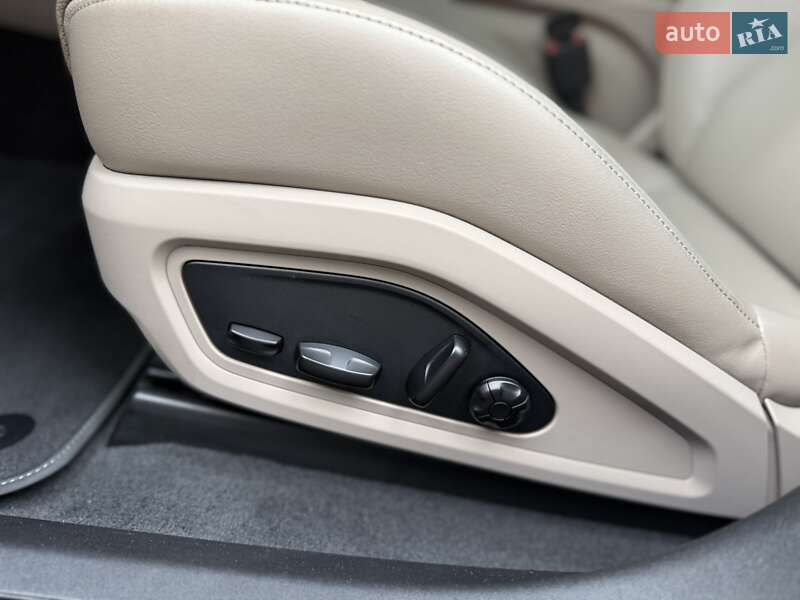 Седан Porsche Taycan 2021 в Ивано-Франковске