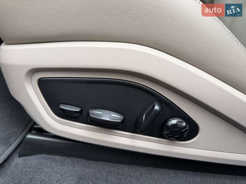 Седан Porsche Taycan 2021 в Ивано-Франковске