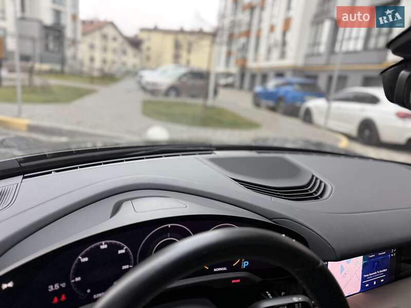 Седан Porsche Taycan 2021 в Ивано-Франковске