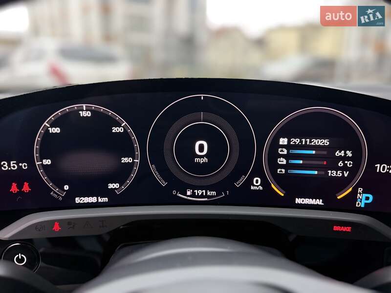 Седан Porsche Taycan 2021 в Ивано-Франковске